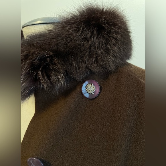 Vintage Wool Coat with Fur neck lining - Picture 4 of 12